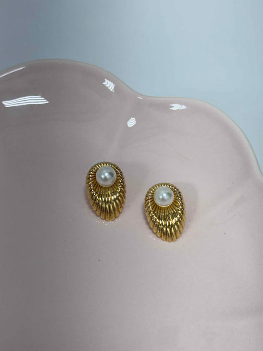 Pearl Shell Stud Earrings