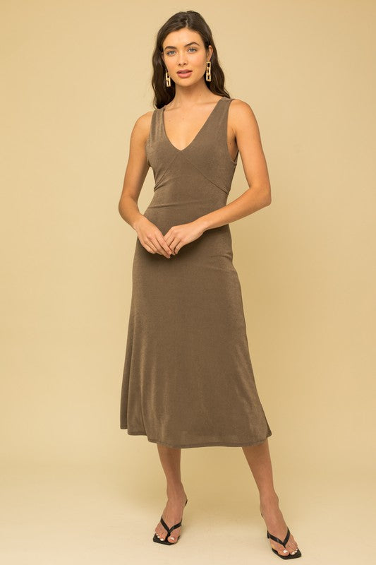 Sleeveless Back Cowl Neck Midi Neck