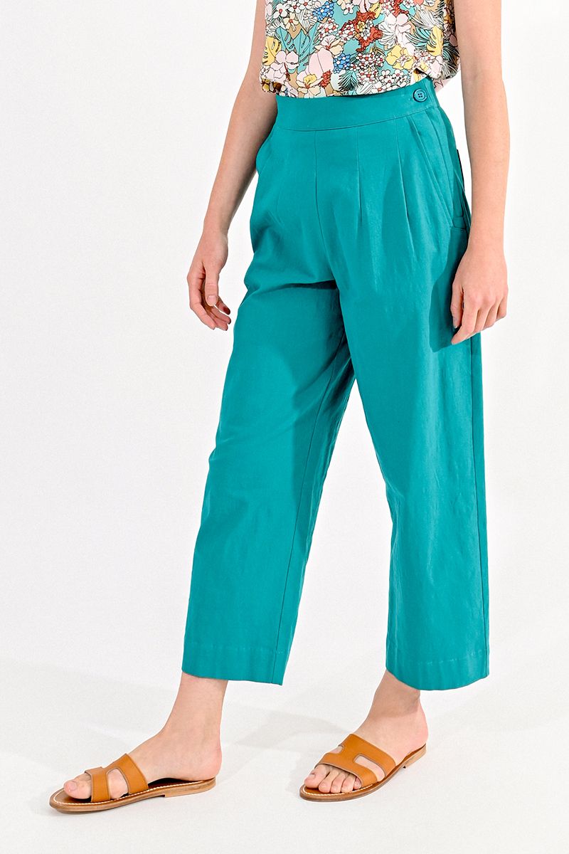 Pleated Cropped Pants